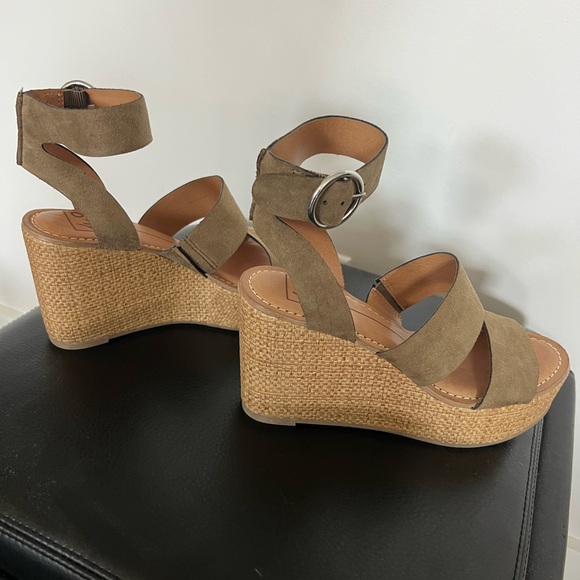 New! DV8 Dolce Vita Bevyn Olive Platform Wedge - Picture 4 of 8